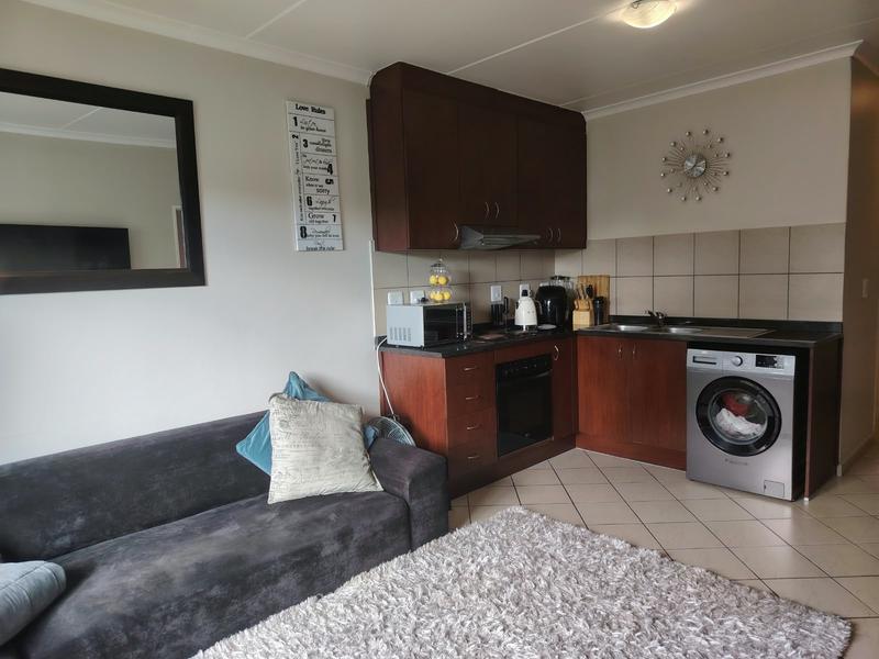 To Let 2 Bedroom Property for Rent in Buhrein Western Cape